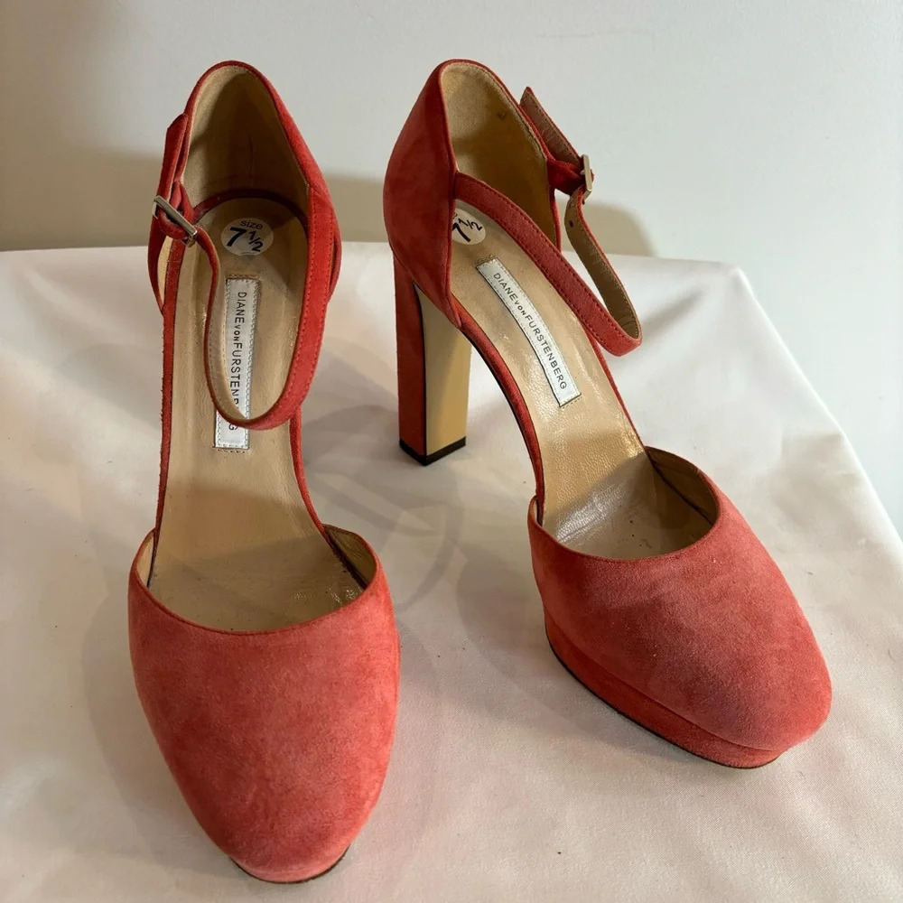 DIANE VON FURSTENBERG Sz 7.5B Suede Block Heel Platform Sandals Shoes Suede